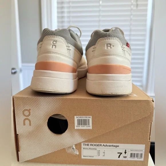 🎀On THE ROGER Advantage white rose women size 7 in good used condition🎀 - Picture 3 of 9